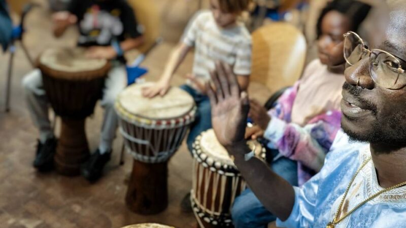 VHS an der Tempelhofer Straße: Lebensfreude pur beim Afroherz-Festival in Monheim
