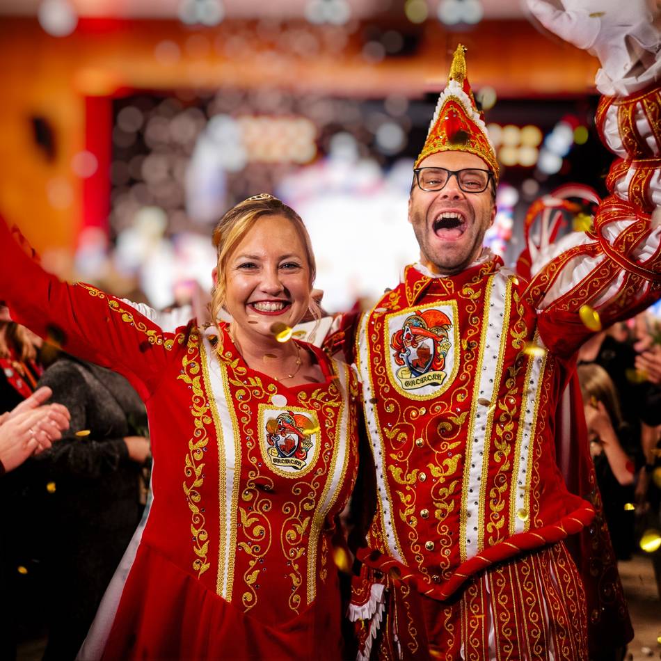 Mit Trompete und Tanz: Prinz René I. und Prinzessin Christina starten in die Monheimer Karnevalssession