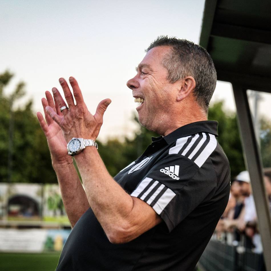 Drei Tore in vier Minuten: Berghausen rettet spät den Punkt