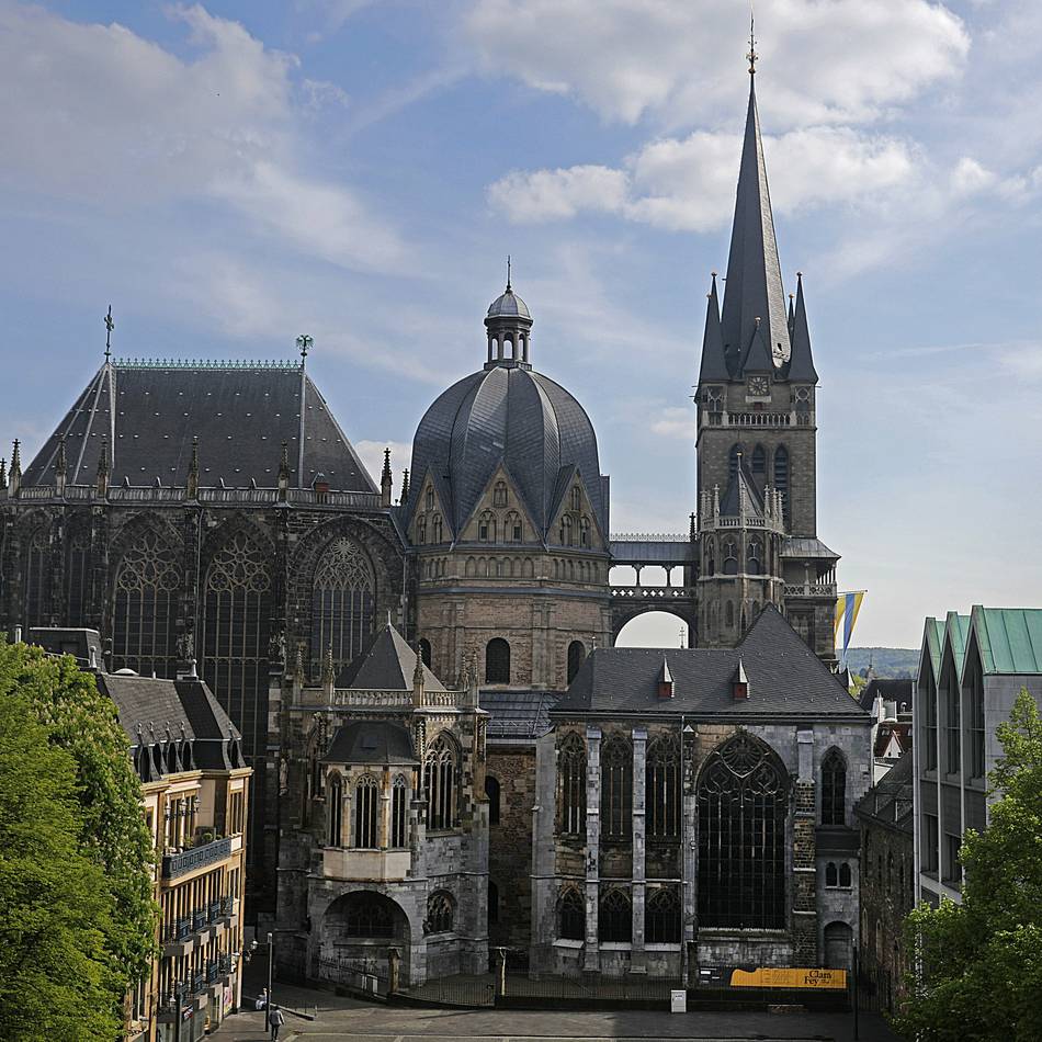 Dom und Weihnachtsmarkt: Kulturkreis Issum bietet Fahrt nach Aachen an