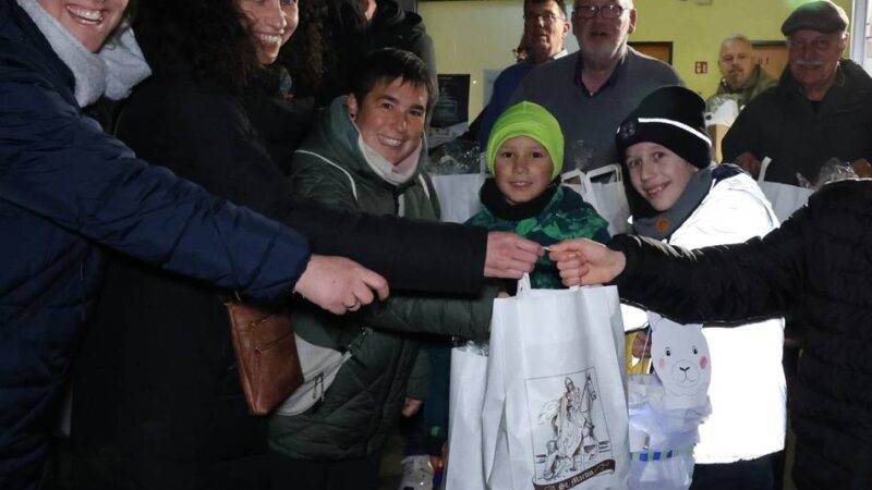 St. Martin in der Gartenstadt: Eifrige „Martinshelfer“ packen 900 Tüten und sorgen für tolles Fest in Wevelinghoven