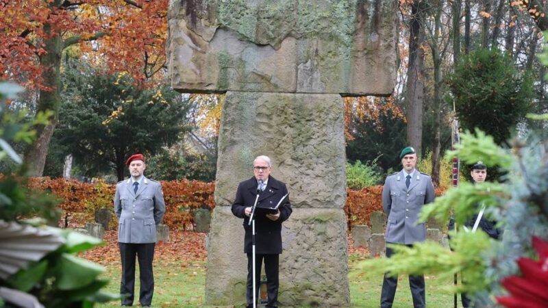 Gedenken in Grevenbroich: „Der Volkstrauertag ist zu einem Mahntag geworden“