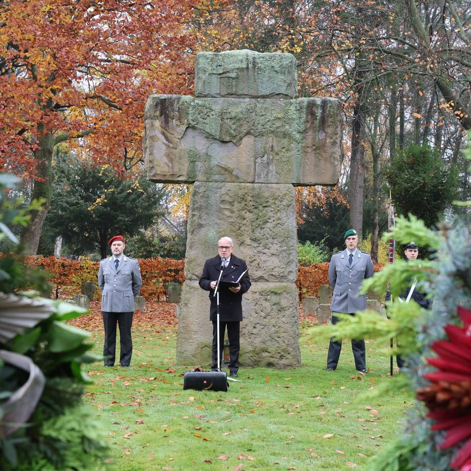 Gedenken in Grevenbroich: „Der Volkstrauertag ist zu einem Mahntag geworden“