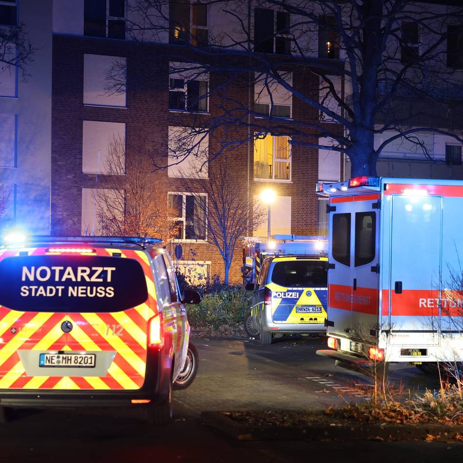 Feuerwehr löst Stadtalarm aus: Senioren erleiden Rauchvergiftung – Feuer in Grevenbroicher Altenheim