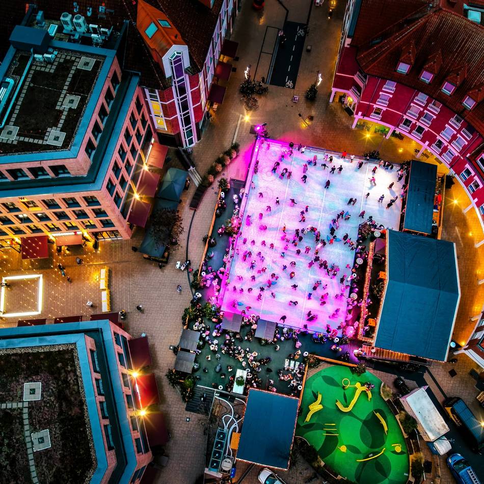 Eislaufbahn und verkaufsoffener Sonntag: Eisbahn bleibt beim Monheimer Sternenzauber erhalten