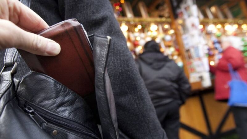 Schutz vor Taschendieben: Ein Rempler – und das Portemonnaie ist weg