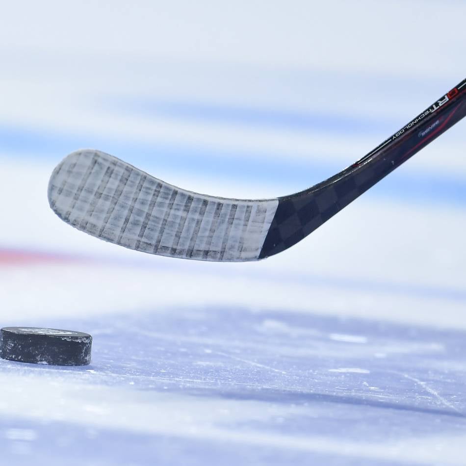 Kein Ersatz vor Ort: Scheibe gerissen – DEL2-Spiel zwischen Weiden und Kassel abgebrochen