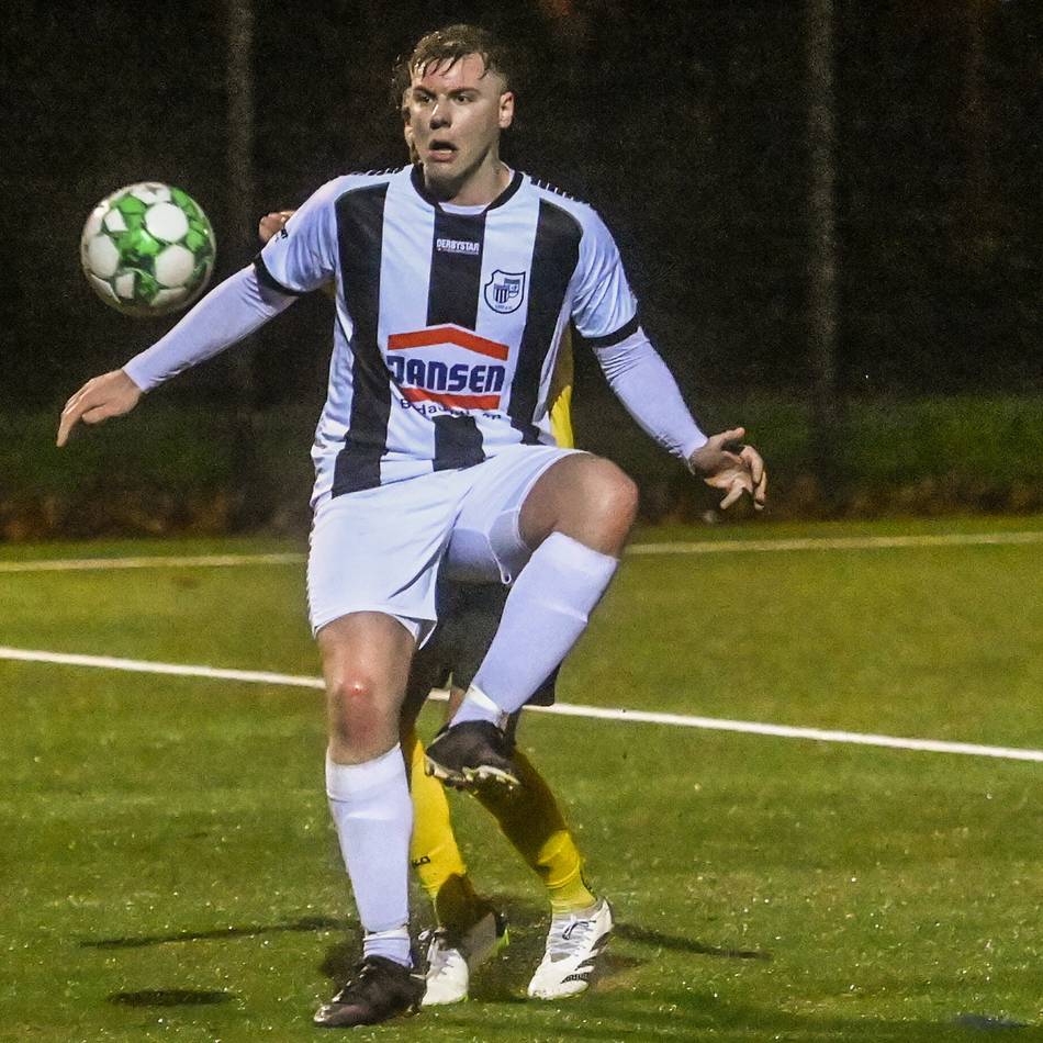 2:2 bei der SGE Bedburg-Hau: Joker Mika Winkler lässt den SV Rindern im Duell der Nachbarn spät jubeln