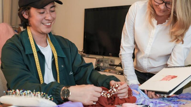 Vorbereitungen für „Alice im Wunderland“ in Neuss: „Die ganze Freizeit dreht sich komplett um das Eismärchen“