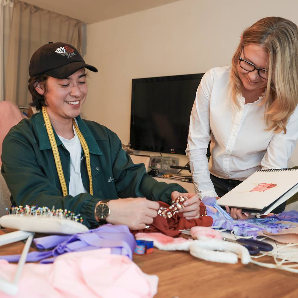 Vorbereitungen für „Alice im Wunderland“ in Neuss: „Die ganze Freizeit dreht sich komplett um das Eismärchen“