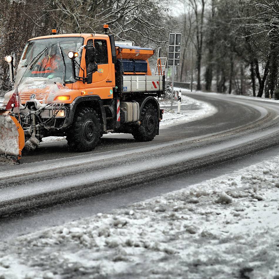 Nachtfrost ist angesagt – auf den Straßen und Bürgersteigen könnte es glatt werden: Ein Hauch von Winter naht