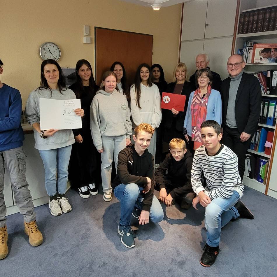 Spende für die Hückeswagener „Jubiläums“-Schule: Partnerschaftskomitee fördert Französisch an der Realschule