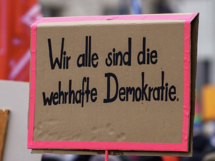 Für mehr Demokratieverständnis im Kreis Mettmann: Wie man Stammtischparolen Paroli bietet