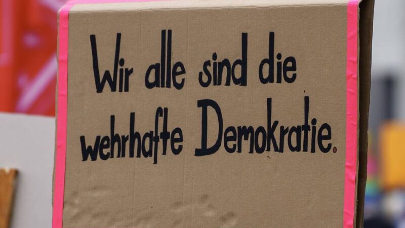 Für mehr Demokratieverständnis im Kreis Mettmann: Wie man Stammtischparolen Paroli bietet