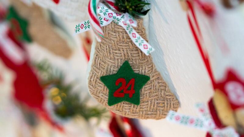 Die Volkshochschule lockt mit vorweihnachtlichen Angeboten: Ideen für eigene Adventskalender und Weihnachtsdeko