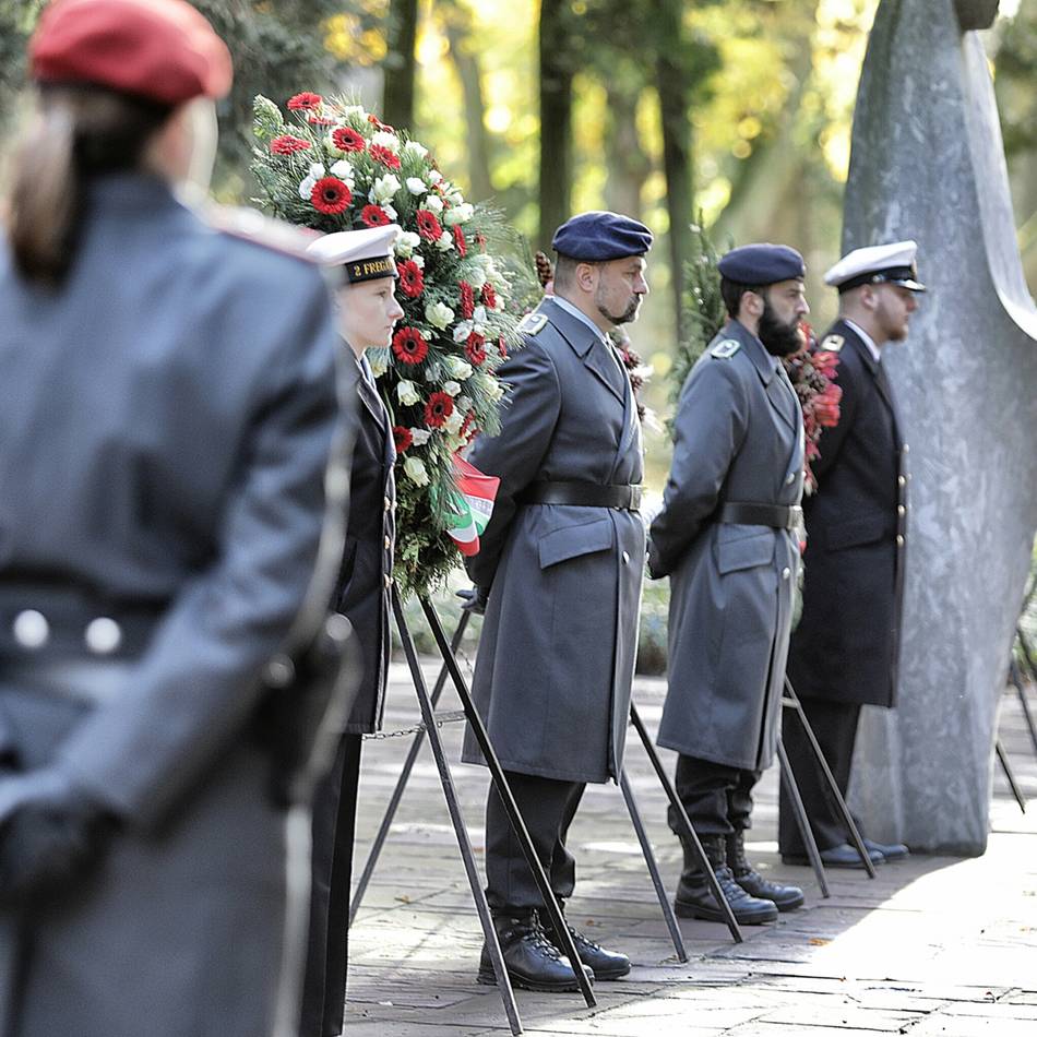 Volkstrauertag in Hilden: Gedenken an die Opfer von Gewalt und Krieg