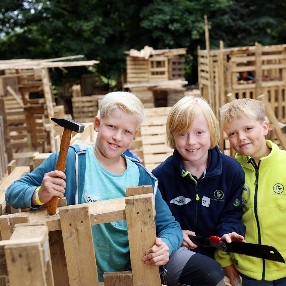 679 Kinder und Jugendliche hämmerten in den Ferien drauflos: „Der Bauspielplatz 2025 war trotz der schwierigen Personalbedingungen ein Erfolg“