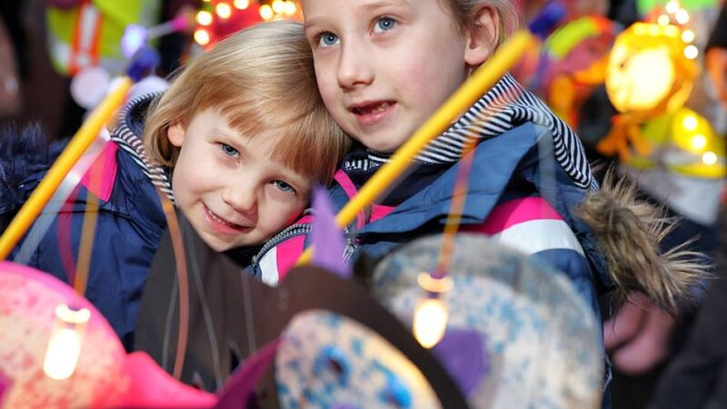 St.-Martins-Züge in Hilden: Leuchtende Laternen und strahlende Kinderaugen