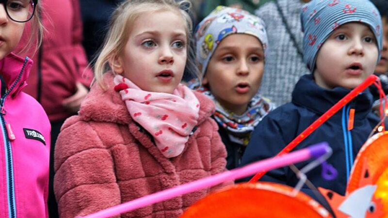 St. Martin in Hilden: Martinsliedersingen auf dem Alten Markt