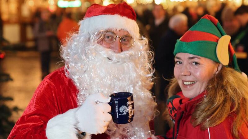 Starker Andrang in Hilden: Gemütlich und familiär – der Weihnachtsmarkt ist eröffnet