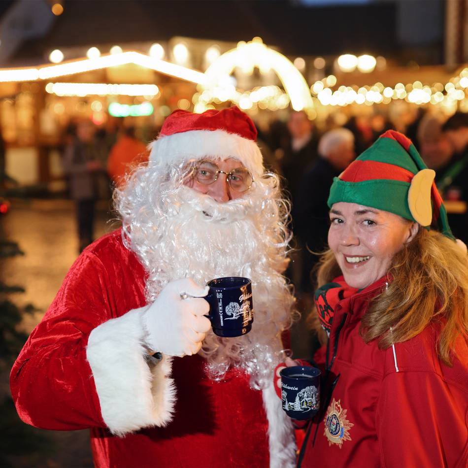 Starker Andrang in Hilden: Gemütlich und familiär – der Weihnachtsmarkt ist eröffnet