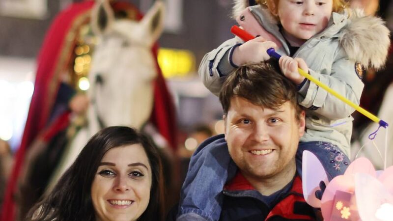 Martinszug in Mettmann: Unterwegs mit Bischof und Bettler