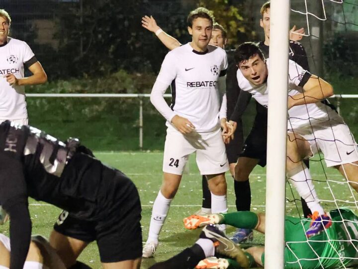 Verdienter Heimerfolg: Schlitzohr Pascal Weber nervt Hombergs Trainer Stefan Janßen