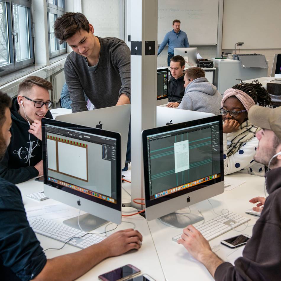 Praxisnah informieren in Mettmann: Berufskolleg informiert über Möglichkeiten