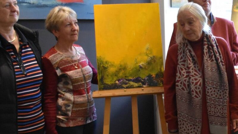 Französische Künstlerinnen unterstützen Meerbuscher Verein: Kunstversteigerung bringt 1650 Euro für „Meerbusch hilft“