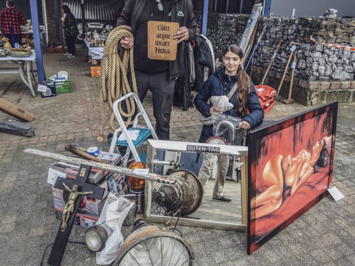 Von Entrümpler Bernd Kluitmann: Zwischen Kiesinger und Kriegshelm – wie der erste Lagerverkauf in Asperden war