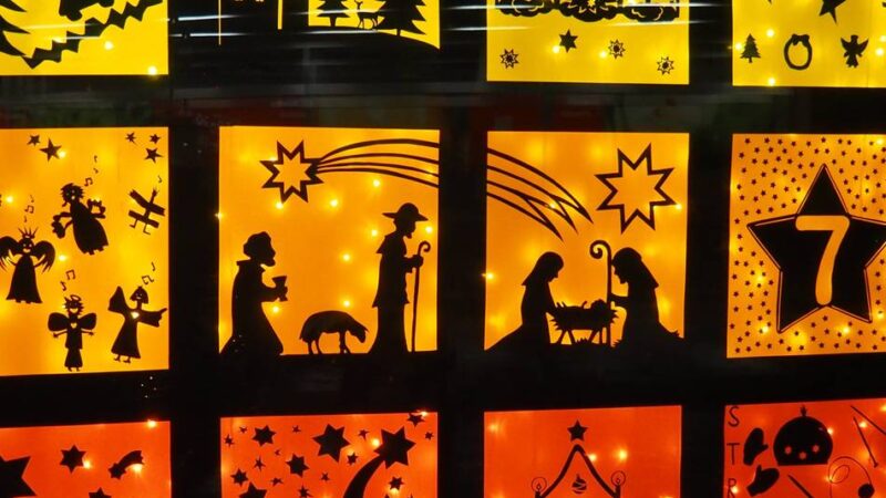 Aktion der Kirchengemeinde St. Peter: In Rheinberg werden wieder Adventsfenster geschmückt