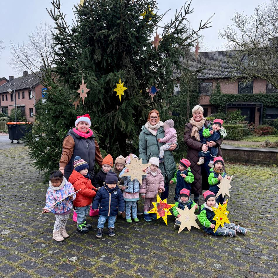 Nach Aus der Kita Hamb: Jetzt schmücken die Kleinsten den Weihnachtsbaum auf dem Dorfplatz