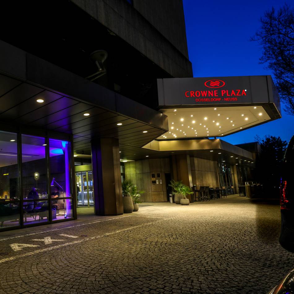 Einsatz in Neusser Hotel: Mutmaßliche Brandstiftung im Crowne Plaza