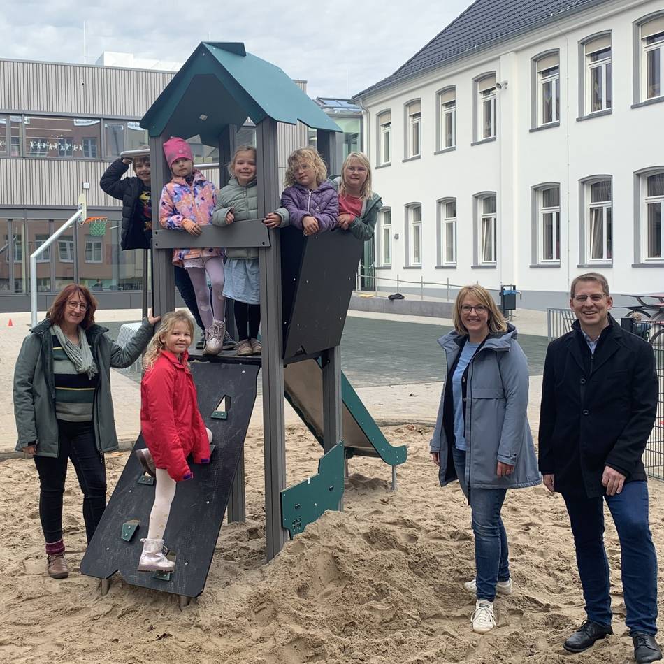 Kleinprojekt-Förderung: Michael-Schule bekommt neuen Rutschenturm