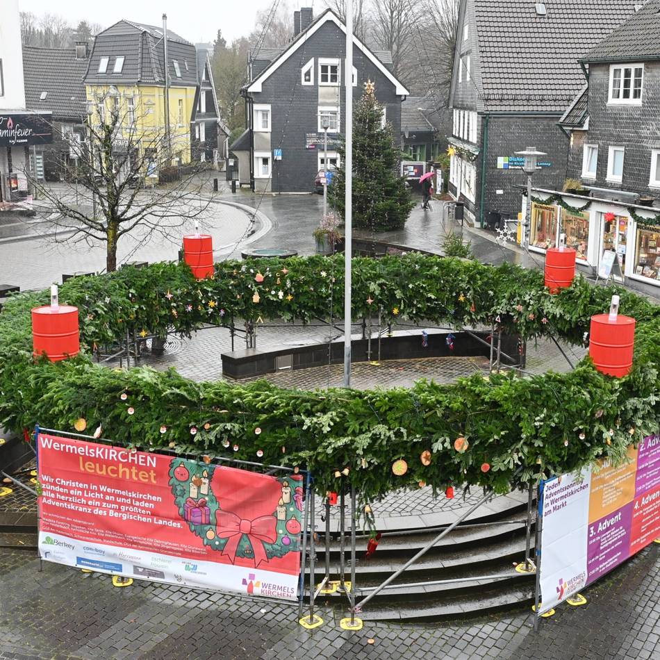 Adventszeit in Wermelskirchen: Der Adventskranz ist fertig
