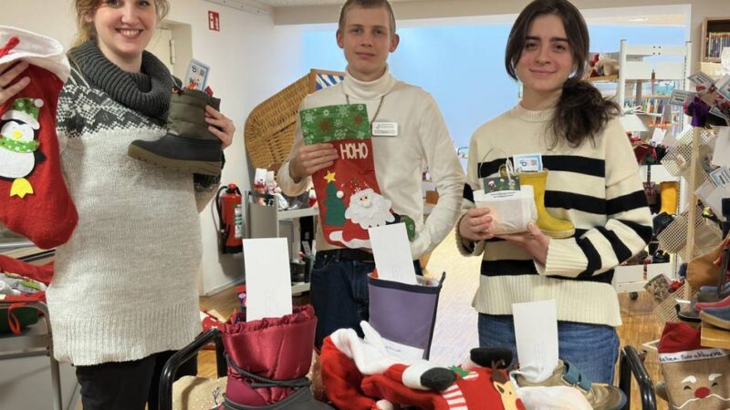 Überraschung für die jüngsten Dormagener: Sockenaktion des Kinderparlaments