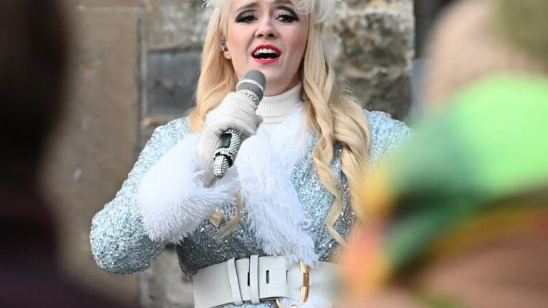 Programm des Hückeswagener Weihnachtsmarkts: „Hüttenzauber“ mit Nikolaus auf Quad und Christmas-Show