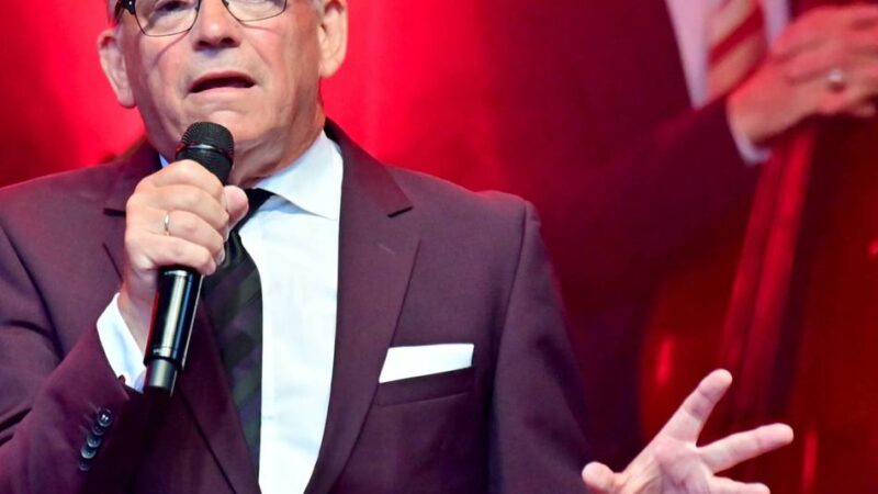 12 Zylinder in Erkelenz: Götz Alsmann kommt zur Spendengala