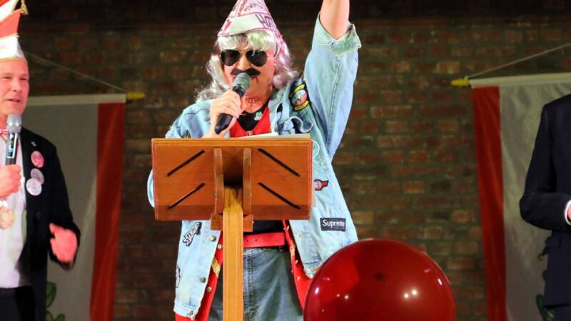 Sessionseröffnung in Menzelen: Hotte Hüüü sorgt für den Gag des Abends