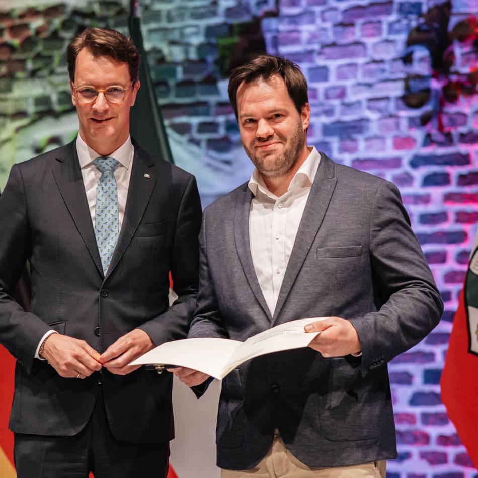 NRW-Rettungsmedaille für Stephan Schlippes: Lebensretter aus Krefeld feiert seine Helfer mit