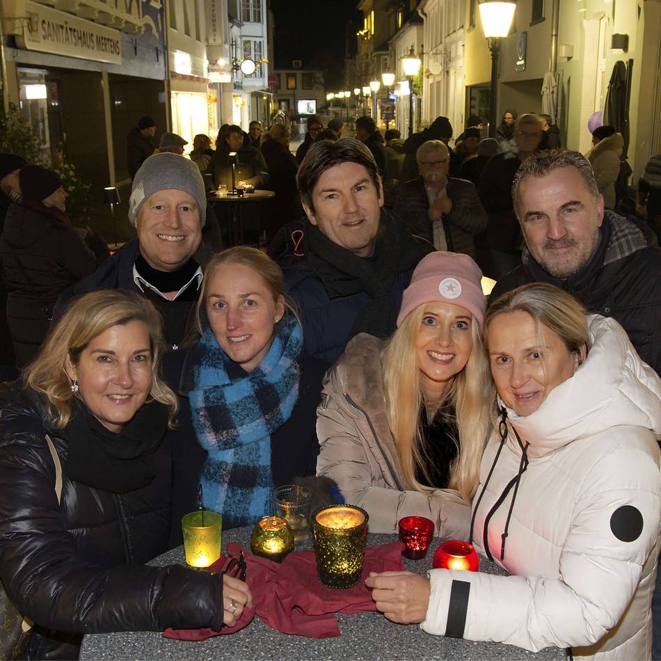 Rheinberger Einzelhandel: Lichterfest lockt viele Menschen in die Innenstadt