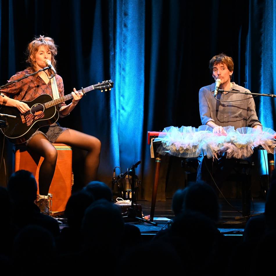 Kabarett in Wermelskirchen: Wenn zwei Musiker wie ein ganzes Ensemble klingen