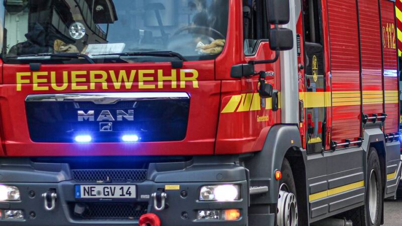 Alarm in Hemmerden: Brennender Stromkasten löst Feuerwehreinsatz aus