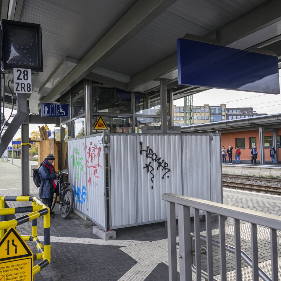 Bahn erneuert Technik: Gesperrter Aufzug am Solinger Hauptbahnhof – so lange müssen Reisende noch warten