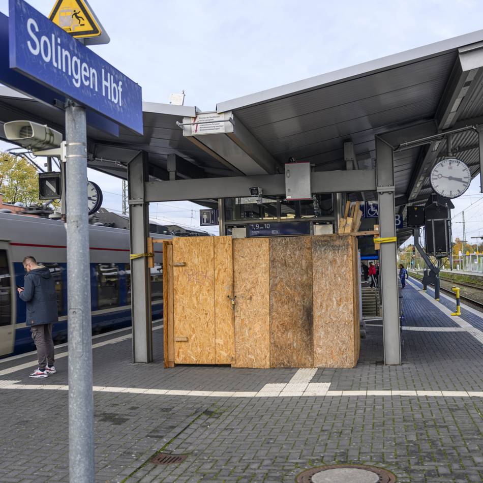 Gesperrter Aufzug am Hauptbahnhof Solingen: Behinderte fühlen sich von der Bahn im Stich gelassen