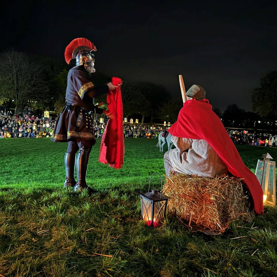 Brauchtum am Niederrhein: Xantener Martinszug zieht wieder in den Kurpark