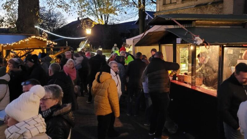 Weihnachtsmarkt in Menzelen-Ost: Kunsthandwerk rund um die Walburgis-Kirche