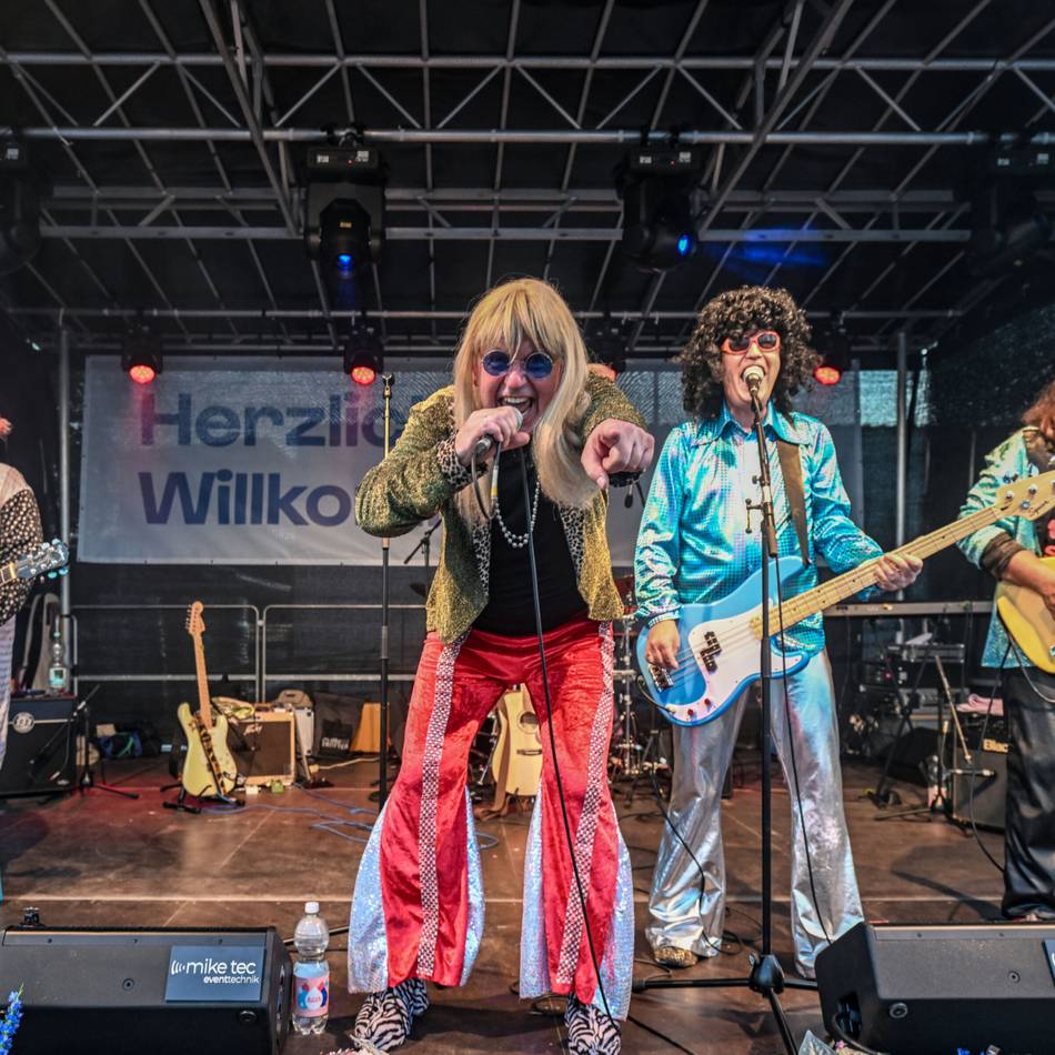 Weihnachtskonzerte in Rheinberg: Noch wenige Karten für Glam Bam im Adler