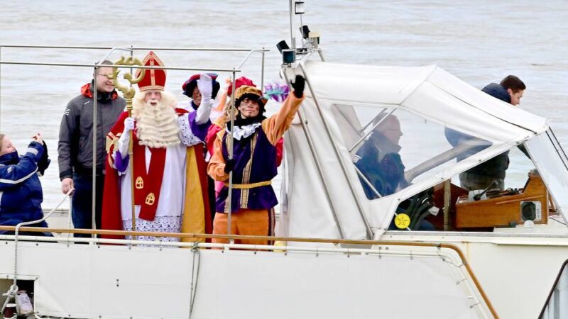 Nikolausmarkt in Uerdingen: Sinterklaas auf Stippvisite in Krefeld