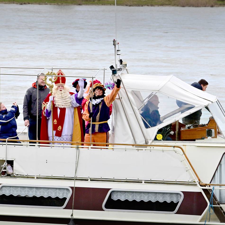 Nikolausmarkt in Uerdingen: Sinterklaas auf Stippvisite in Krefeld